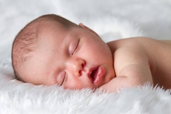 cách để bé sơ sinh ngủ ngon