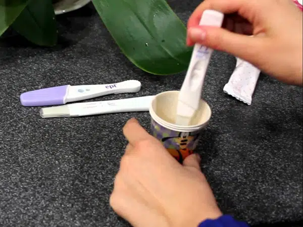 nhung-que-thu-thai-vao-nuoc-tieu