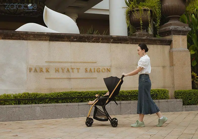 20230713_6doqssul su-dung-xe-day-de-dua-be-ra-ngoai-choi