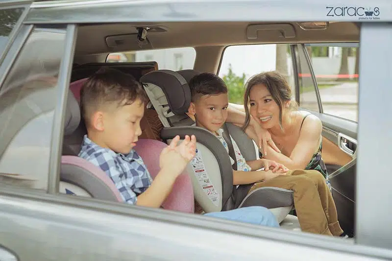 ghe-ngoi-oto-giup-be-co-cho-ngoi-thoai-mai-tren-oto