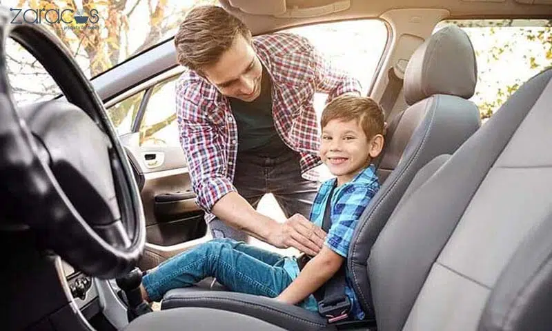 tre-em-co-duoc-ngoi-ghe-truoc-o-to