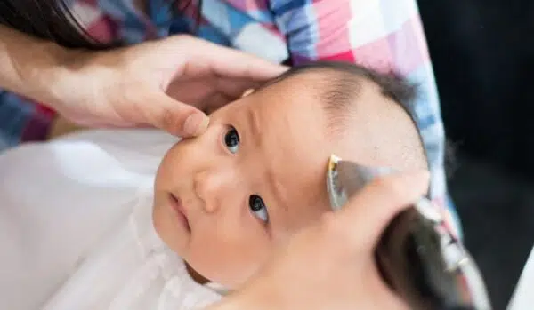 be-may-thang-cat-toc-mau-duoc