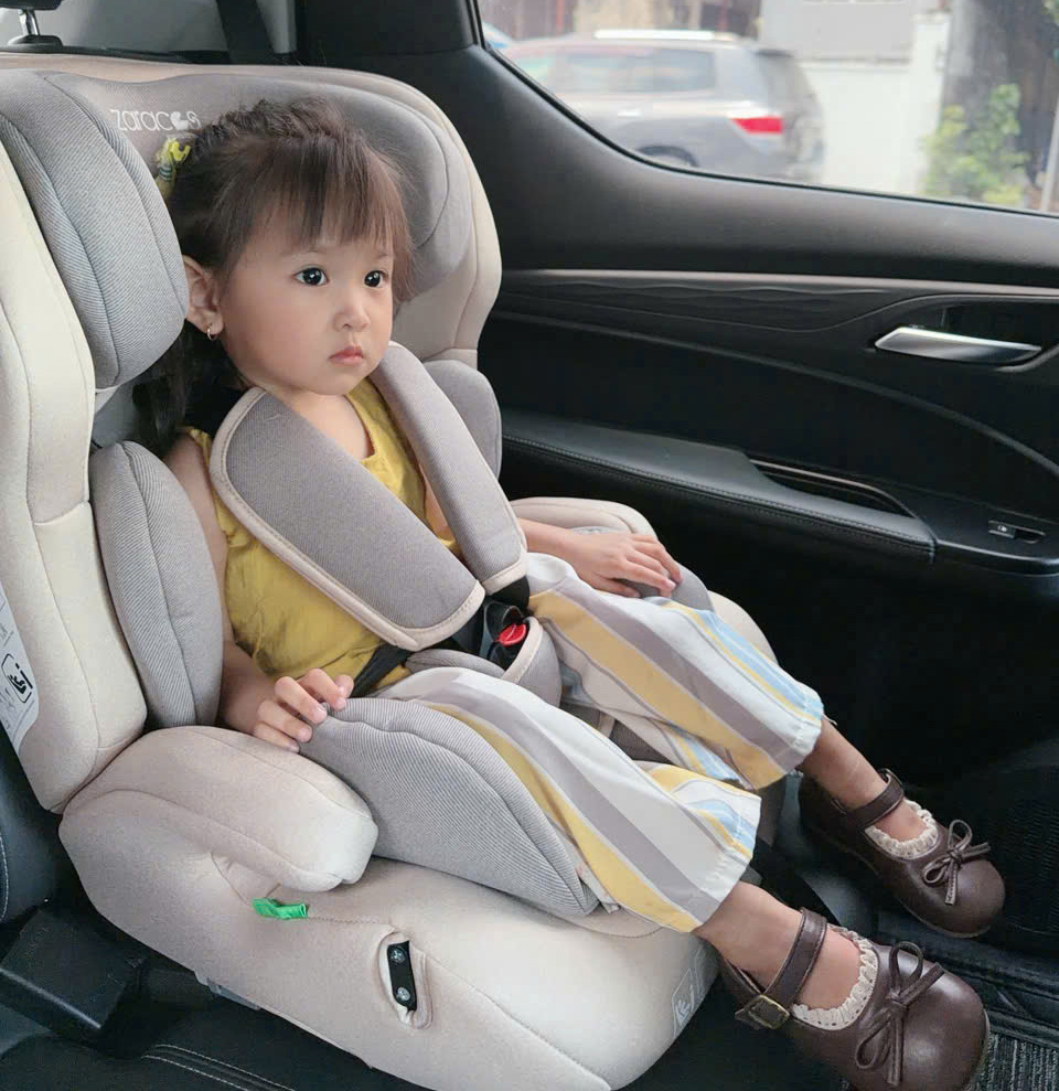 dung-ghe-oto-de-dam-bao-an-toan-cho-be