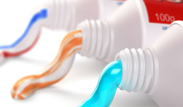 dung-kem-danh-rang-khu-mui-binh-sua