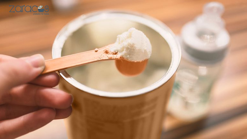 Trẻ uống sữa mẹ trữ đông có tốt không ? Liệu có bị mất chất ? 9 sua-me-ra-dong-va-sua-cong-thuc-cai-nao-tot-hon